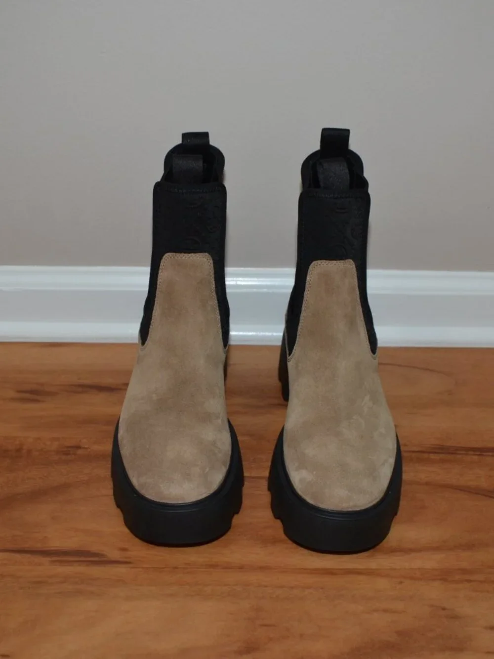 Tory Burch NEW Tan River Rock suede Monogram Chelsea Stretchy Boots, 8.5M